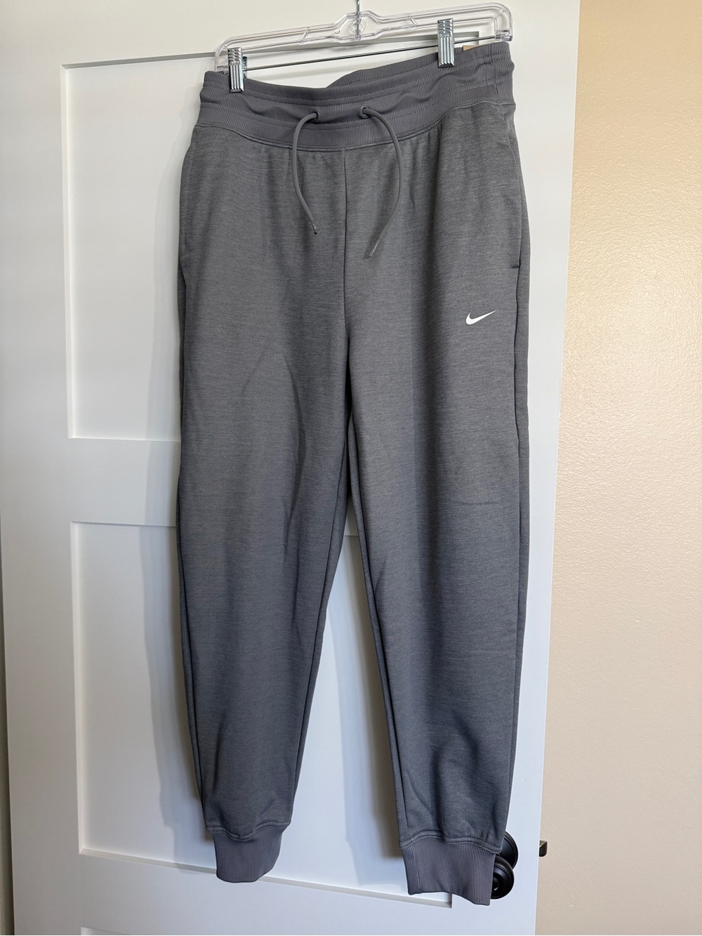 Nike NWT Women’s Gray Athletic Joggers with Dri-FIT Swoosh Size Medium